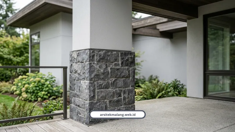 Detail Pemasangan Material Kayu Fasad dan WPC Tahan Cuaca Rumah Minimalis Malang